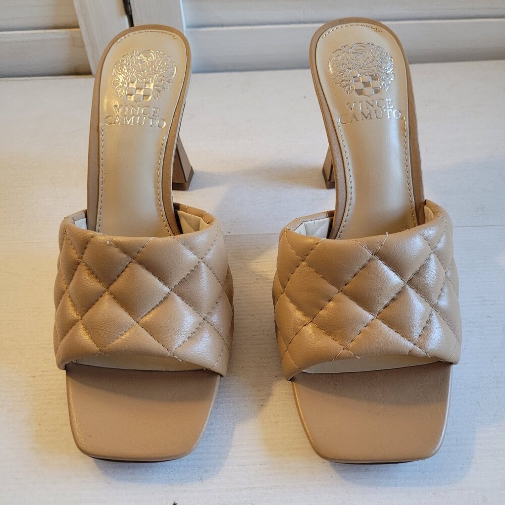 $59 NWT (6.5 & 9) Vince Camuto Diamond Quilted Leather Mule - Picture 7 of 7